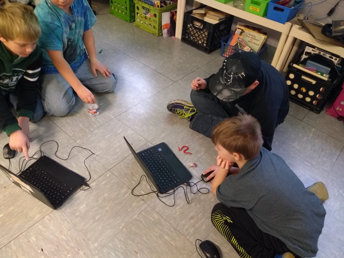 YaBoyJHow's tweet photo. Starting a stop motion unit this morning in @McIntireElem 5th grade. Check out these creators telling some stores with pictures! #mcteach #fultonproud https://t.co/XJEHBsSVRs