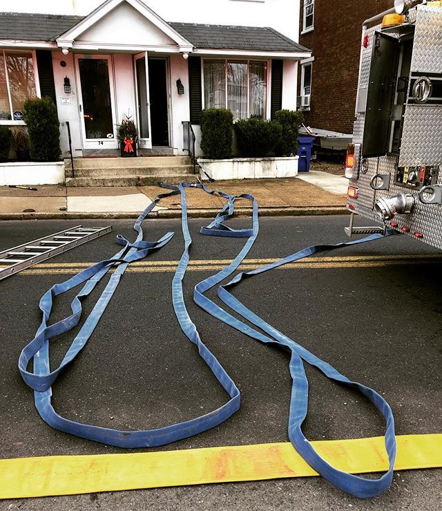 TTraining's tweet photo. Flake lines out in-line with your entry point and have you first coupling back with your nozzle.  This allows for a straight pull into your building rather than fighting the corners when attempting to advance.  #DoNotZigZag https://t.co/IEuuxXvSic https://t.co/XqpRUjYA5T
