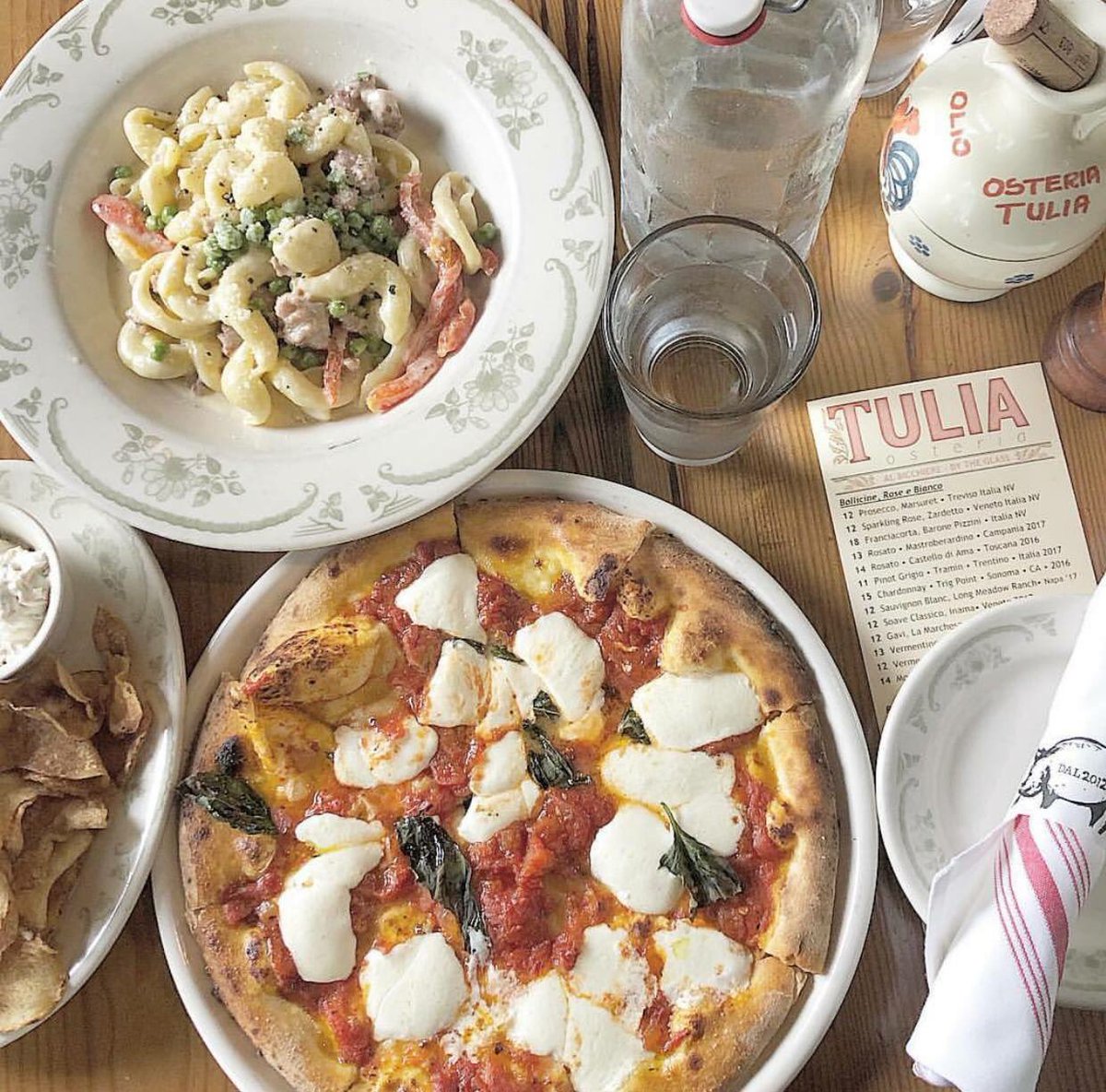 OsteriaTulia's tweet image. Why choose between pizza and pasta if you can have both? #pizza #housemadepasta #nom #naplesosteria #cucinarustica
