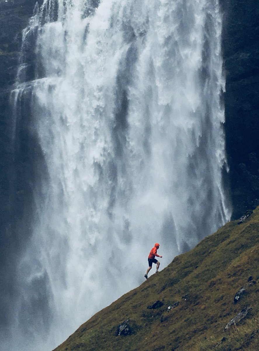 The lovely thing to learn from water: Adjust yourself in every situation and in any shape but most importantly find your own way to flow. Stay hydrated this weekend it's 👉 #timetoplay 🙌 📸👉 Mark Bullock | Instagram.com/mark_bullock