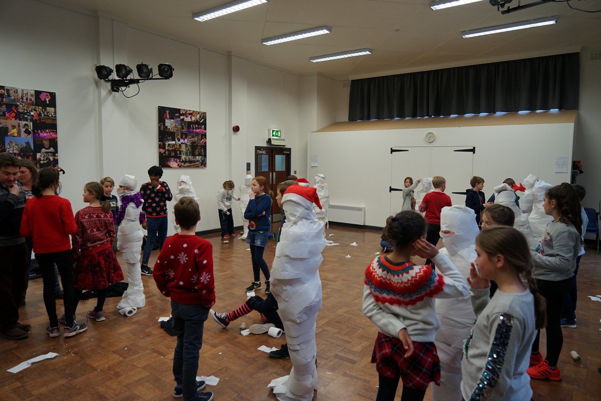 A few highlights from yesterday's Christmas Parties - that's the year all wrapped up then! #merryChristmas #endofterm! https://t.co/OIUPaNcuec