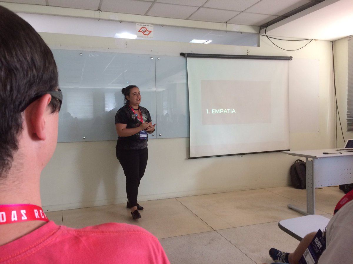 CodamosClub's tweet photo. #RubyConfBr #RubyConfBr18 retomando as palestras @carolcode falando sobre soft skills aqui na área do @CodamosClub https://t.co/OAcRisfKVU