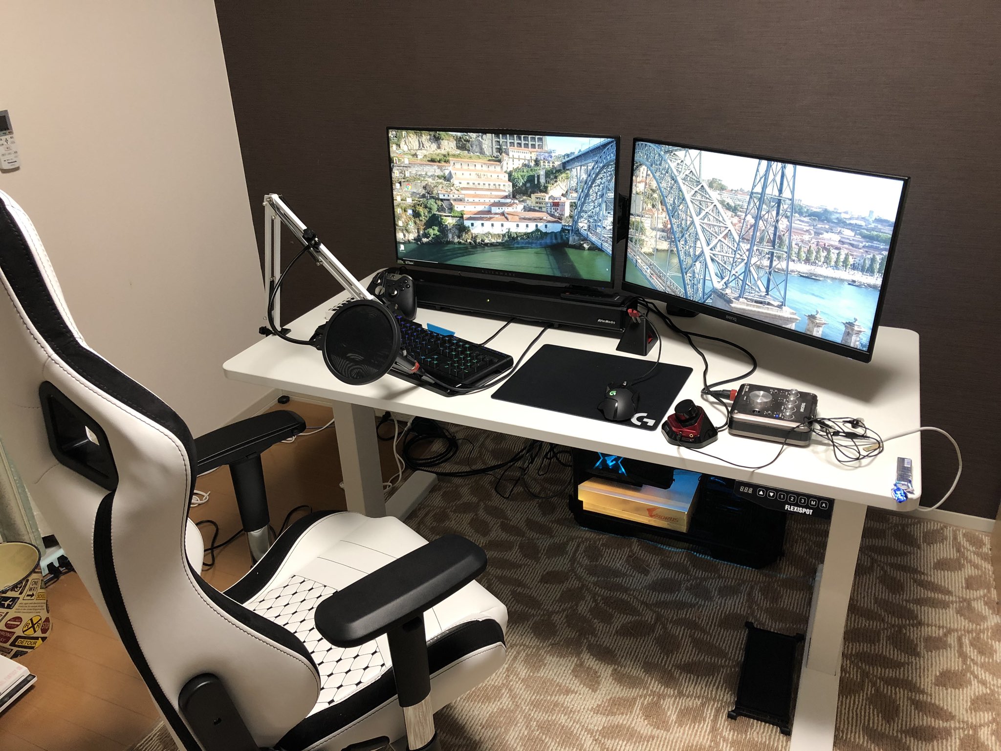 Twitter 上的yu Chan ゝ Pc部屋 配信部屋 完成 Pc部屋 自作ｐｃ Gigabyte デュアルモニター Noblechairs T Co Nngwbqbtza Twitter