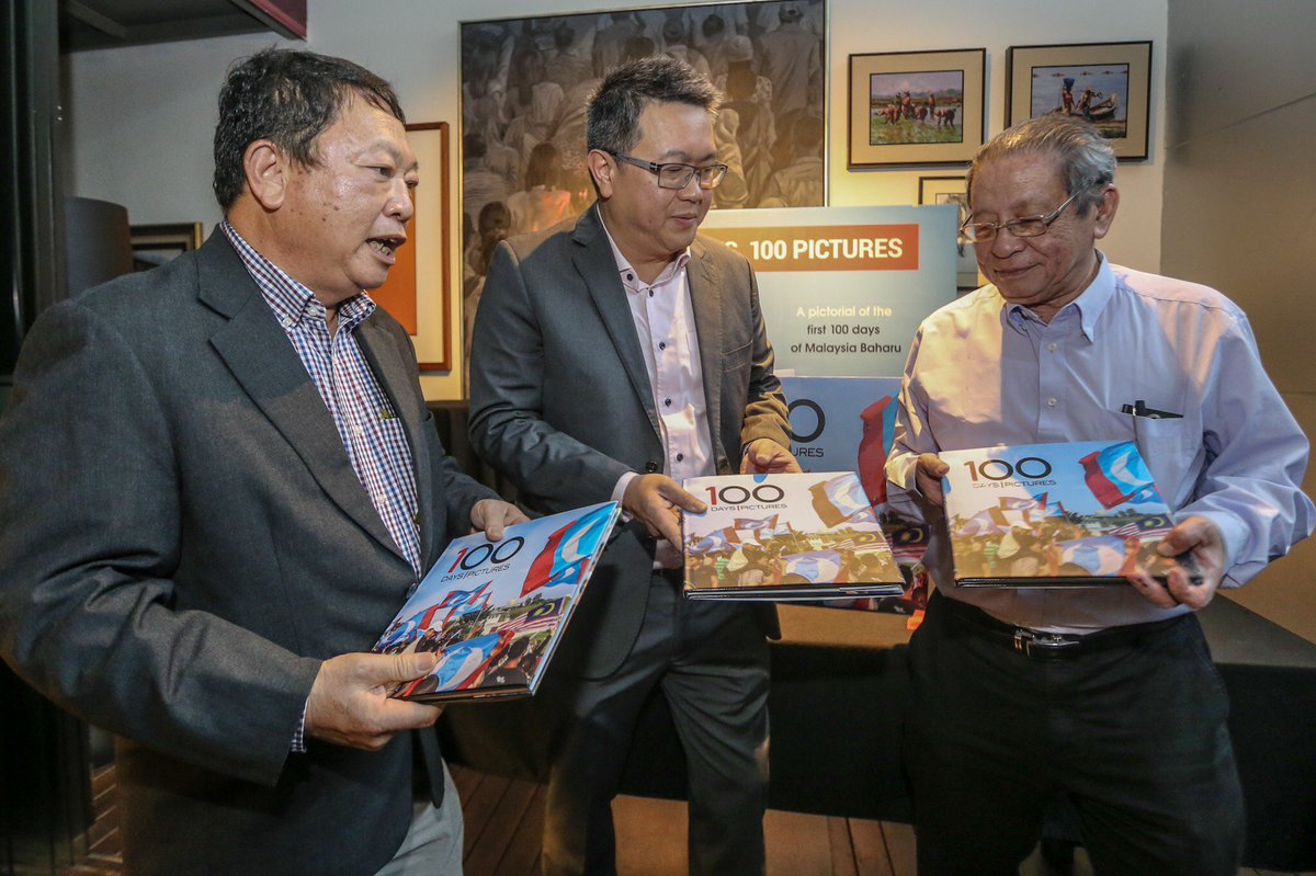 Malay Mail On Twitter Lim Kit Siang Launches 100 Days 100 Pictures This Book Is A Collection Of 100 Specially Curated Pictures By Malay Mail Photographers Covering The Events During The Formative