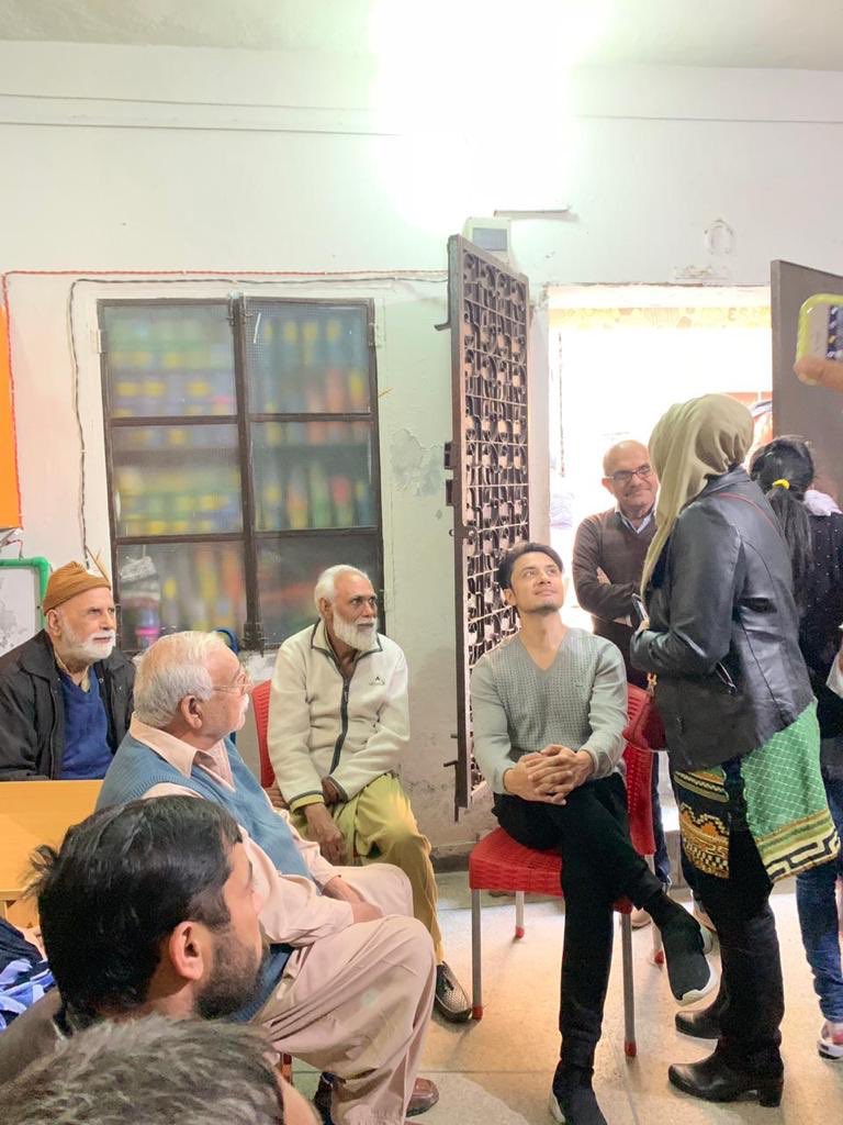 AliZafarsays's tweet image. No better joy than to the see these young angels smiling. Kindly donate alizafarfoundation.org/donate/  so we can build and support more #Learninghubs and educate more and more children and give livelihood to their parents. #learninghub #alizafarfoundation #AZF @foundation_ali #charity