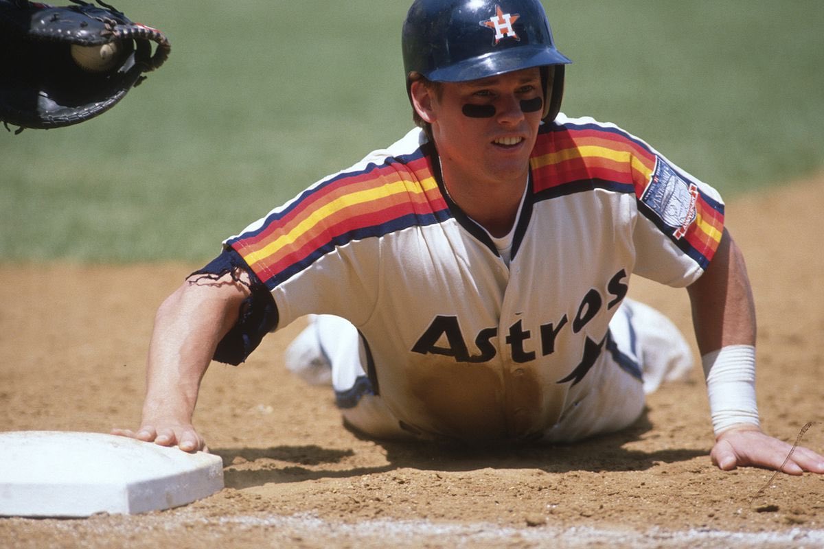 Happy 53rd Birthday to former second baseman/Hall of Famer, Craig Biggio!   