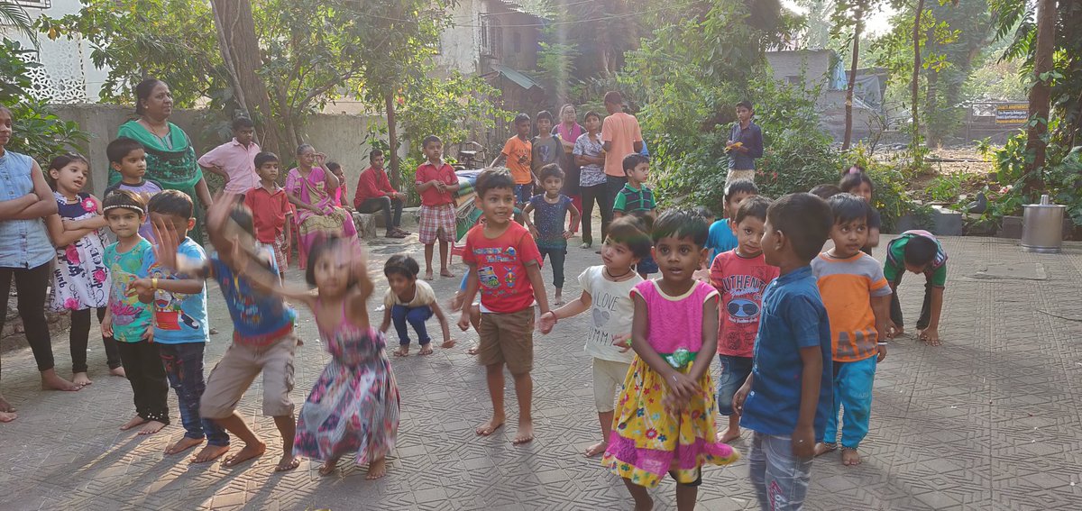 mysticalmusings's tweet photo. Seeing children's faces come alive with bright smiles because of simple joys truly makes your day! #CSR2018 #shareandcare2018 @Rave_Tech https://t.co/XdPKPEXdD9