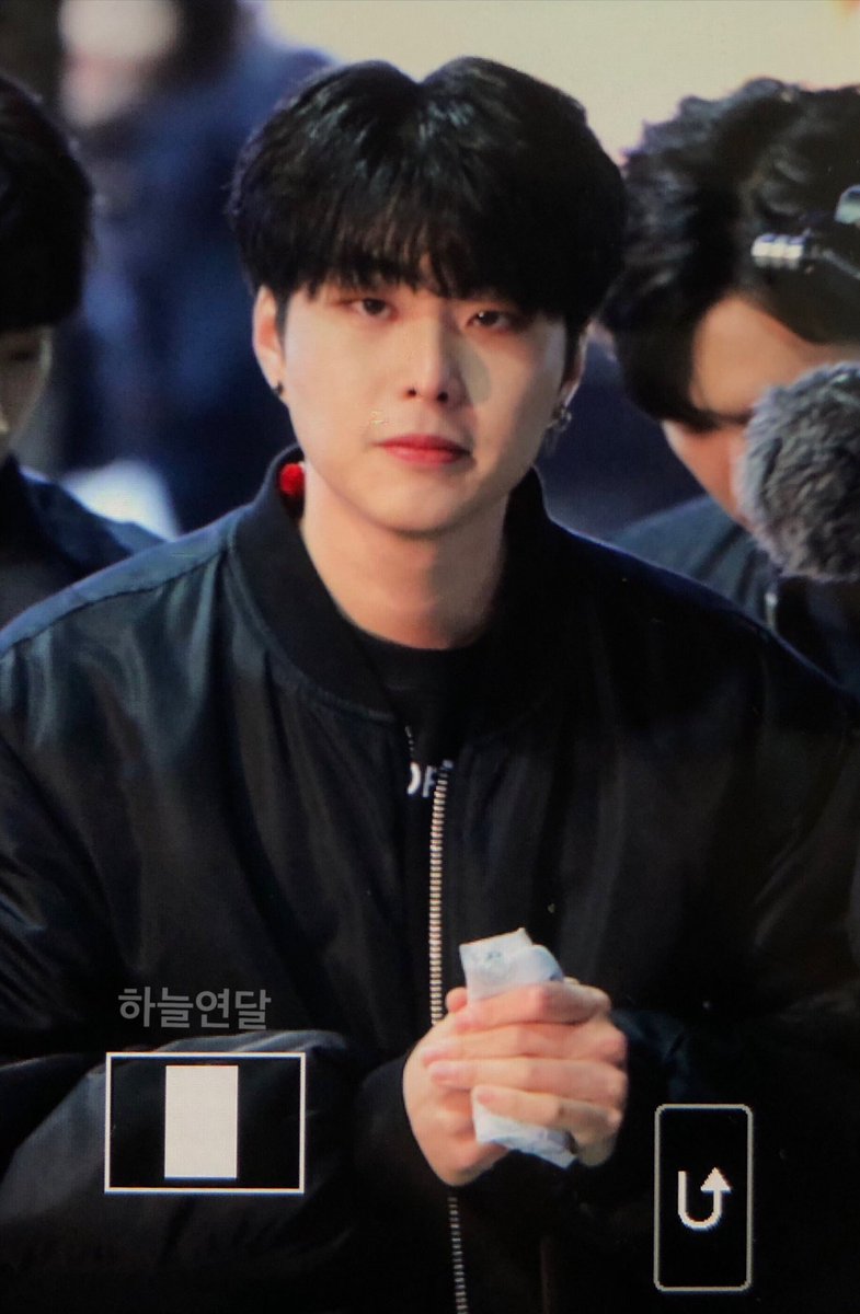 19961021com's tweet photo. 181214 버스킹 프리뷰

민석오빠 사랑해 나 8살이야 

#바시티 #VARSITY #시월 #XIWEOL 
@varsity_2017 https://t.co/NVZO3A6J26