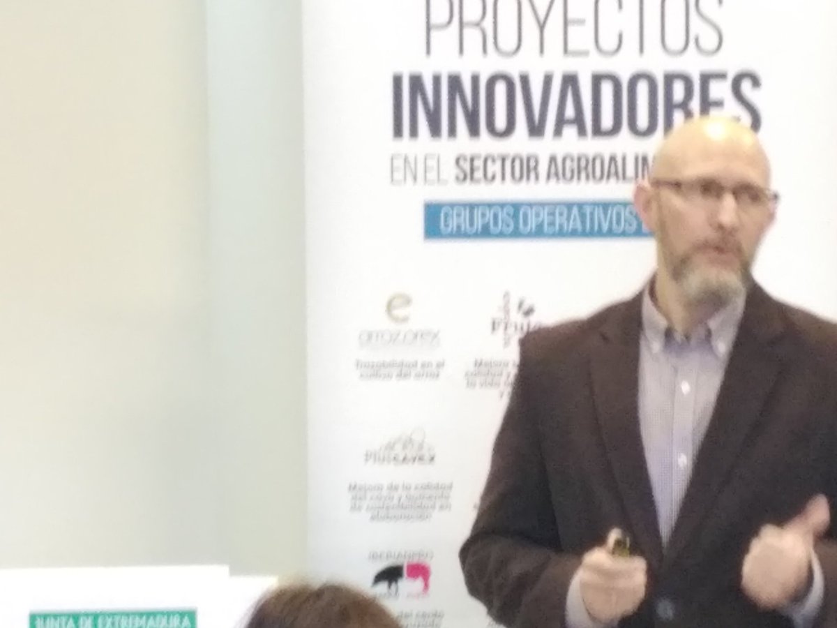 CTAEX_CIT's tweet photo. @iaas365 presenta el proyecto #innovador del #GO #TOMPRINT en la jornada #GOperativosEx @EIPAGRI_SP @Junta_Agricultu @conesa_group #pronat #alsat #tomalia #TomatesGuadiana @solucionex https://t.co/SMOoMz2Zwt