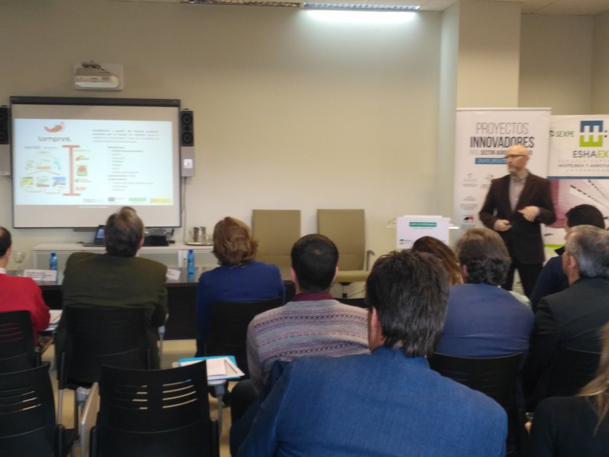 CTAEX_CIT's tweet photo. @iaas365 presenta el proyecto #innovador del #GO #TOMPRINT en la jornada #GOperativosEx @EIPAGRI_SP @Junta_Agricultu @conesa_group #pronat #alsat #tomalia #TomatesGuadiana @solucionex https://t.co/SMOoMz2Zwt