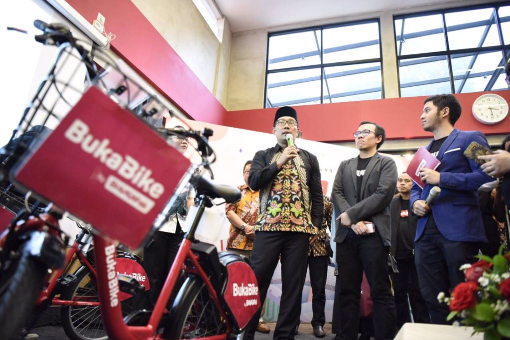 MERESMIKAN R&amp;D <a href="/bukalapak/">Loi Tran</a> .Mulai januari 2019, bayar pajak kendaraan bisa di bukalapak tidak usah ke kantor samsat. Suatu hari ngurus ijin, akte kelahiran dll bisa bukalapak. Bagian dari visi Jabar utk go digital di semua lini pelayanan publik dgn mirroring di online commerce.