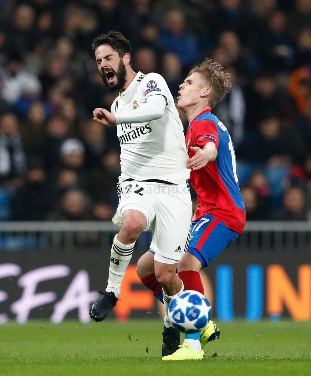 Según varios medios de comunicación deportivos, @isco_alarcon tiene un pie fuera del @realmadrid. En el club blanco están molestos por su estado físico y por su actitud. Con #Lopetegui jugaba el 70 % de los minutos y con #Solari solo el 32 % de los minutos. #RealMadrid #Isco