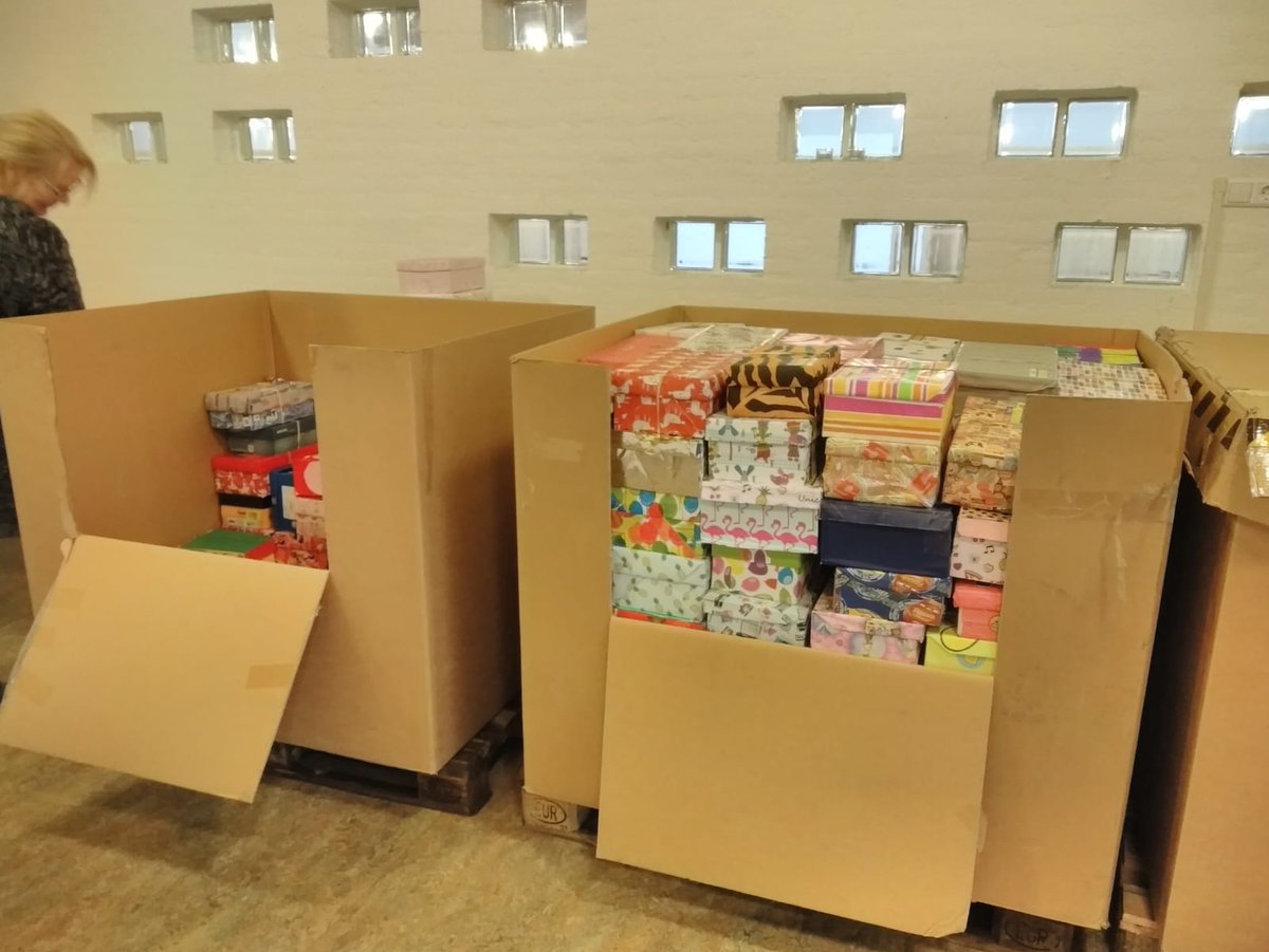 The @Edukans shoe box project of MYP2 went even better than expected: 19 instead of 16 boxes were filled with useful toiletries, toys and school materials for their peers in other countries. By doing chores the students earned the money to send the boxes abroad.