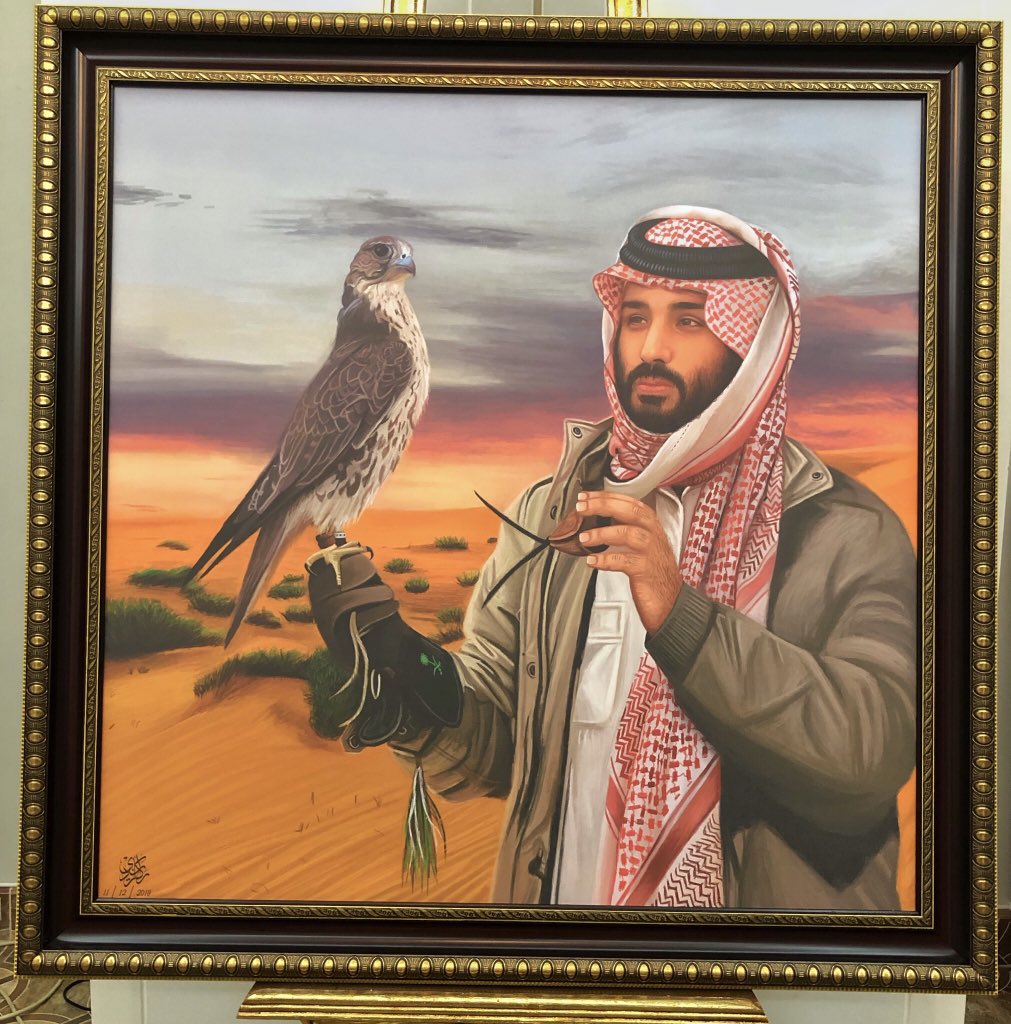 لوحتي لسمو الامير #محمد_بن_سلمان #ولي_العهد_السعودي حفظه الله ، العمل من " وحي الخيال "،رسمت سمو الامير يحمل فوق يده الصقر ، تعبيراً عن شخصيته القوية والقيادية ،وفي يده برقع #الصقر ، ونظرات سمو الامير تتجه للصقر وكأنه هنالك حوار بينهم اللوحة انجازتها خلال 192 ساعة ،تعبت كثير فيها