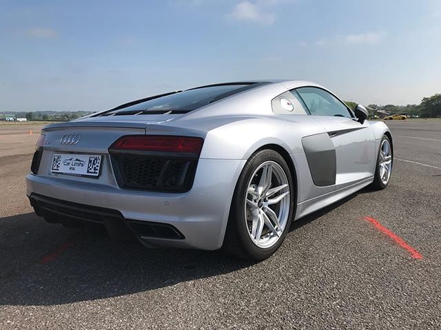 CarLimits's tweet photo. With Christmas just around the corner, are you trying to think of what to buy? How about a Supercar Experience. Our 3 laps in 1 supercar is just £49 
https://t.co/Dddq7ReG8Y 

#supercar #audir8 #xmas #lamborghini #ferrari #aston #giftidea #xmas2018 #porsche https://t.co/rXFrvdgwoq