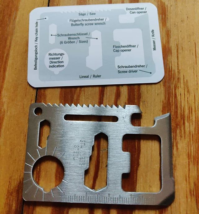 Shadowelf's tweet photo. Und heute in meinem #Adventskalender: Ein Kreditkartenwerkzeug #Multitool #GeekStuff #NerdStuff #Geekcalendar #GeekKalender https://t.co/CFUzlmy7RY https://t.co/zXVDANNRpg