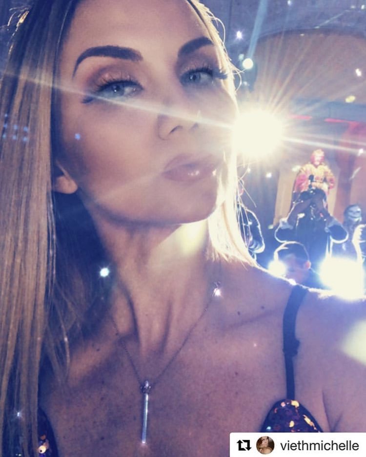 Gracias <a href="/viethmichelle/">Michelle Vieth</a> por compartir #Souloa, estas radiante❣️ Muchas ganas de volverte a ver ❣️#Minivaritamagica #colgante #lamagiaestaenti #diholaatualma #muchaluz ✨✨✨ <a href="/Angelaluxury/">AngelaLuxury&Co</a> <a href="/Pedro_S4anchez/">PS</a>