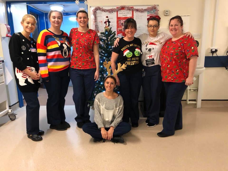 Christmas Jumper Day!! Getting very festive...everyone getting involved on A1!! 🎅🏻🎄#ChristmasJumperDay ⁦<a href="/StockportNHS/">Stockport NHS FT</a>⁩ ⁦<a href="/GastroNW/">Wisam Jafar 💙</a>⁩