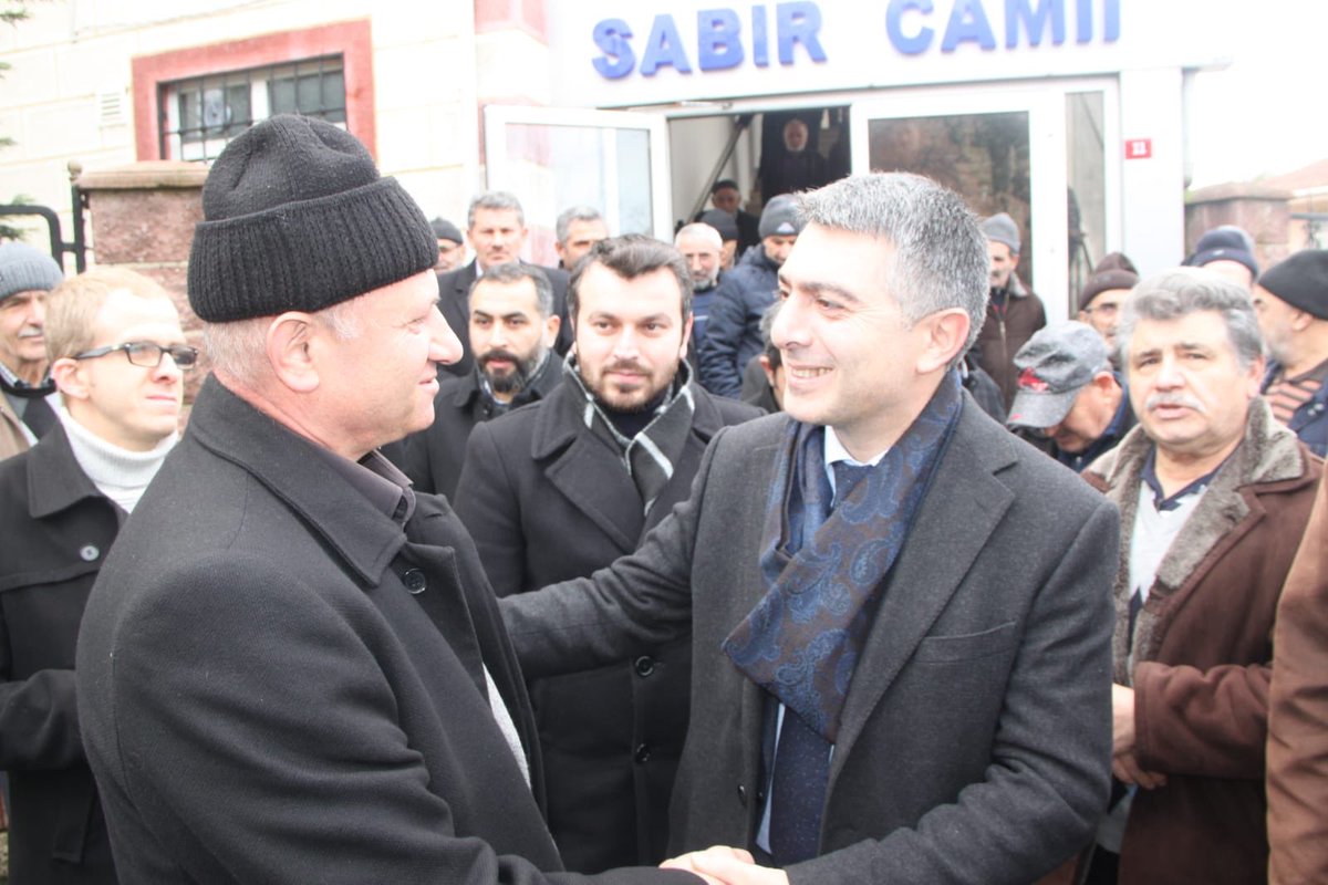 Dumlupınar ve Karabekir mahallemizde esnaf ve vatandaşlarımızla istişarelerde bulunduk.Ümraniye için hep birlikte daha güzele diyerek dua ve desteklerini aldık.Rabbim gülen yüzleri daim eylesin.