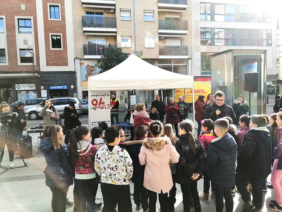 molletvalles's tweet photo. Ràdio Mollet organitza la onzena marató radiofònica de recollida de joguines per Creu Roja https://t.co/mm51oQd2P9 https://t.co/Cwkzp2Vay2