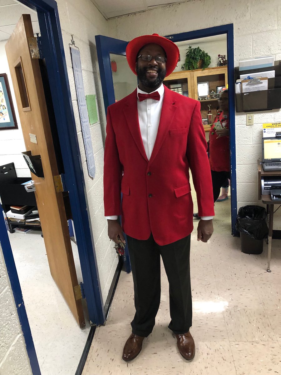 Is that you Dr. Thompson?🤔Our principal feeling the Xmas spirit!!!!😜