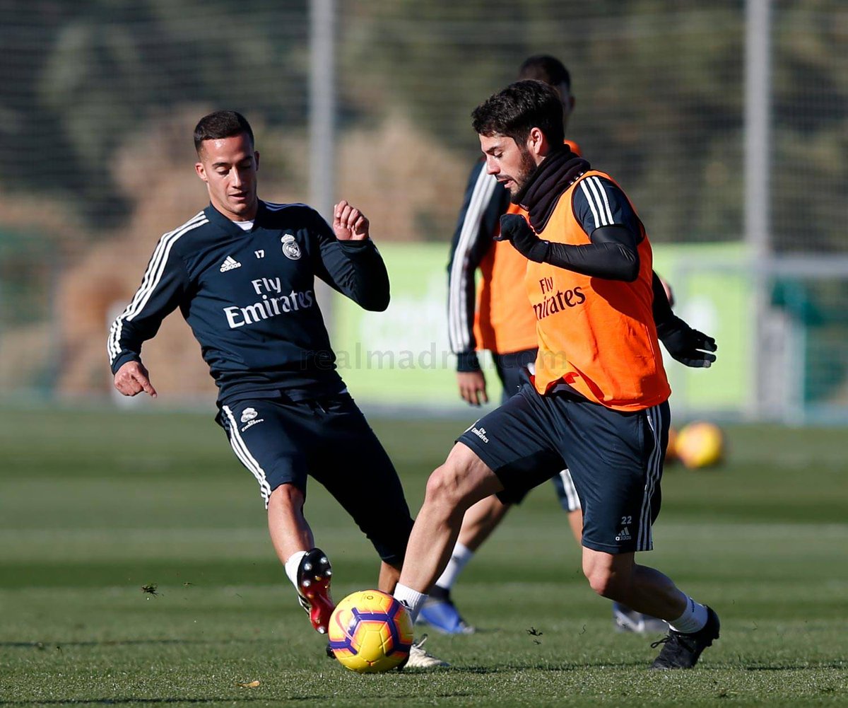 @marianodiaz7 y @Bale realizaron carrera continua sobre el césped, mientras que @nachofi1990 trabajó en solitario con y sin balón. Mañana nos enfrentamos al @RayoVallecano en una nueva jornada de @LaLiga. Espero que nuestros jugadores se dejen de tonterías y salgan a por todas.