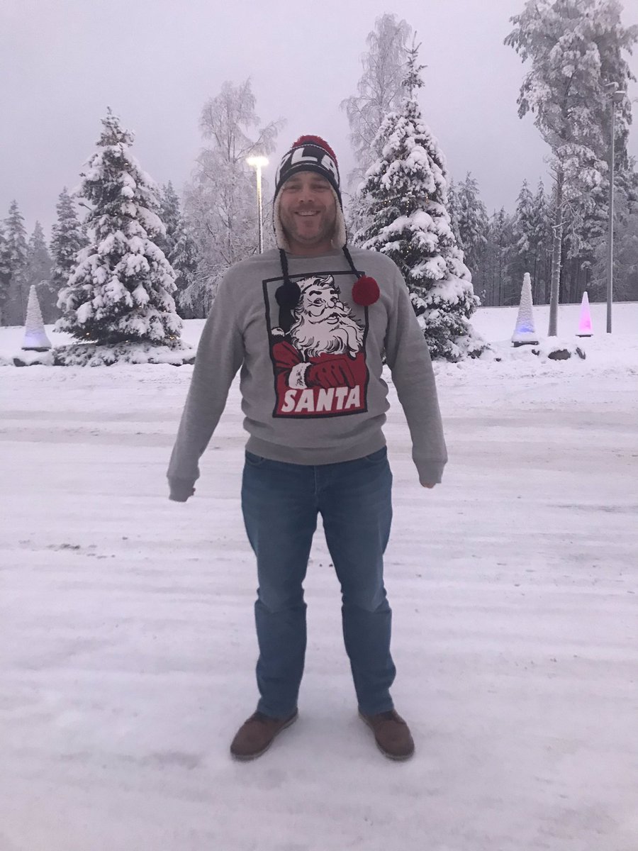 RobKellyPhysio's tweet image. Not in work today to be part of @Connect_Health_ efforts for @savechildrenuk #ChristmasJumperDay🎄 ..... I’m in Lapland! 🇫🇮🎅🏻 so still taking part! text WOOLY to 70050 to donate £2 to this great cause.  #imetsanta #keepmoving 🥶