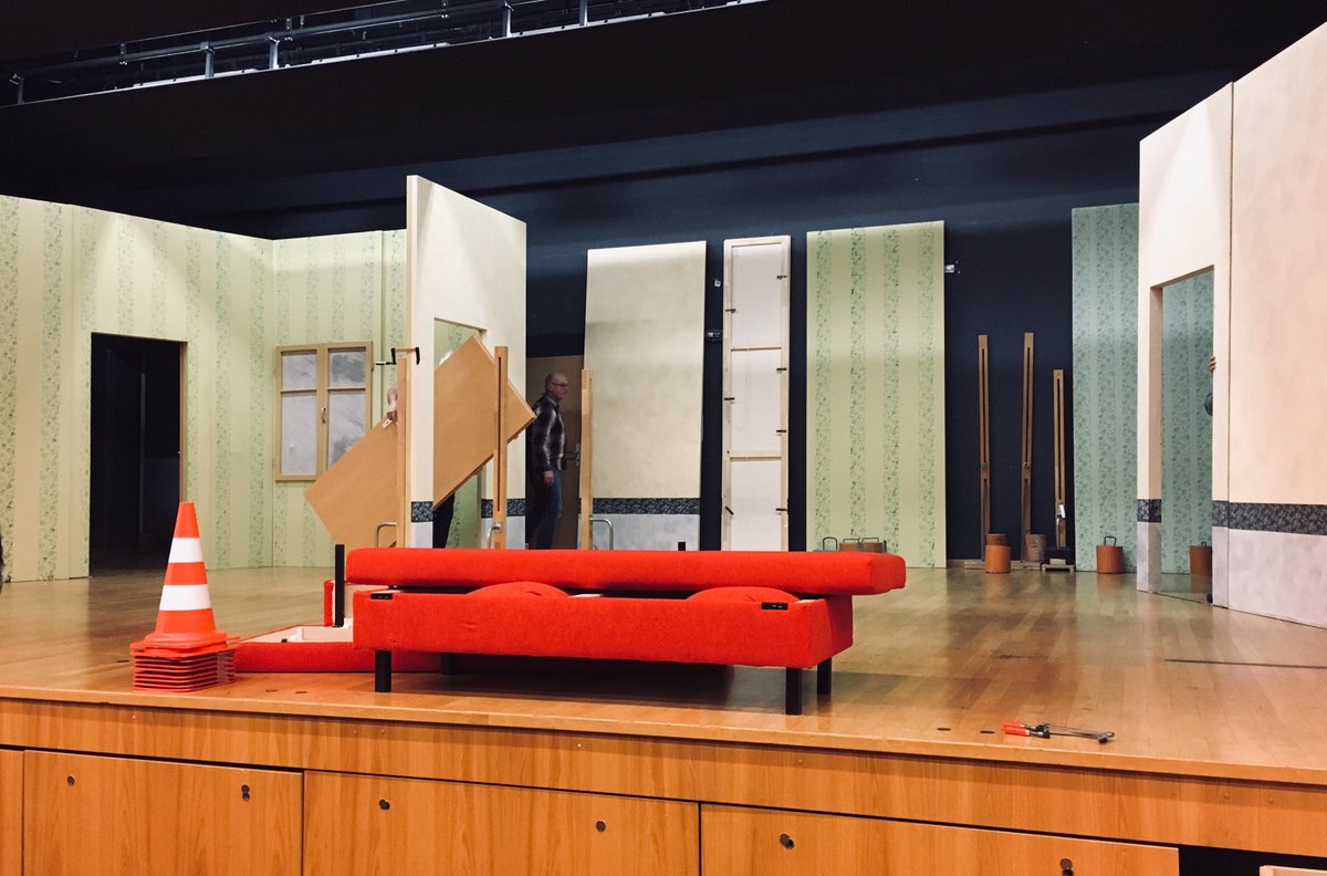 thvstein's tweet image. Bevor die Bühne definitiv wieder abgebaut und die Kulissen zurückgegeben werden, möchten wir unser Publikum mit der englischen Komödie „Schlüssel für zwei“ unterhalten!
Buchen Sie jetzt Ihr Ticket für eine der Vorstellungen Januar 2019 unter thv-stein.ch