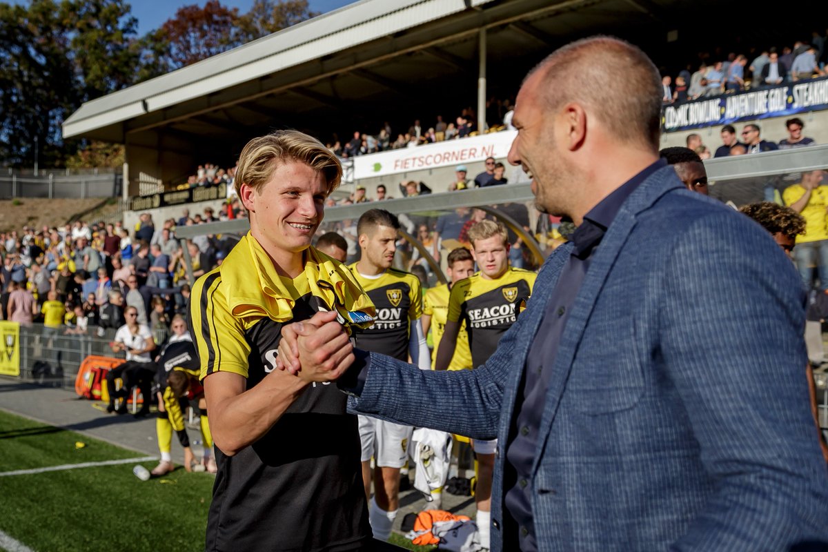 Vaders en zonen in het betaald voetbal: schuine blikken, eeuwige vergelijkingen en torenhoge verwachtingen (Premium) ad.nl/article/~a10e3…