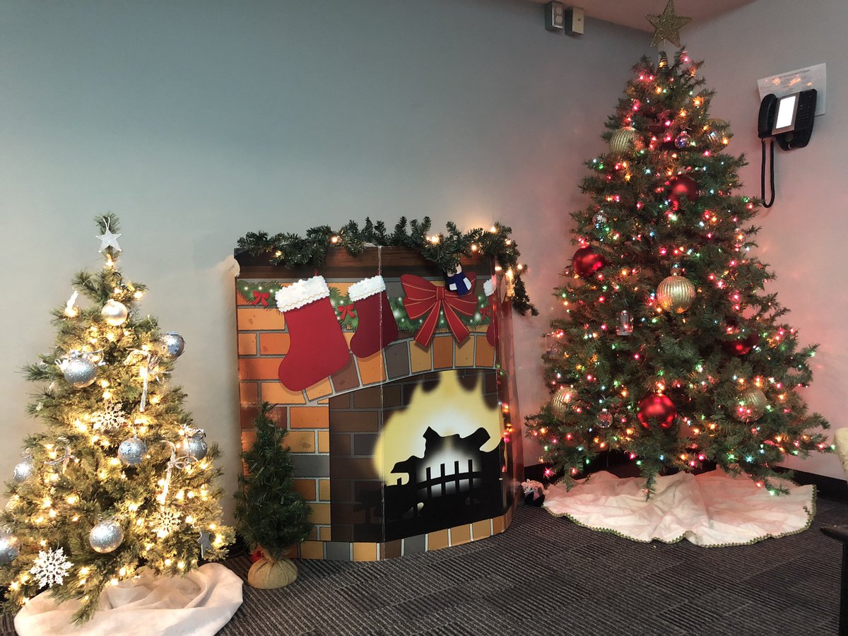 PDProgram's tweet image. Getting ready for a very special visit today! 🎄🎅🏻