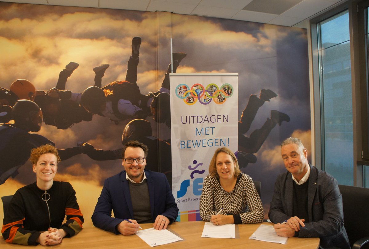 Ook de komende 2,5 jaar gaan we nauw samenwerken met @SAAMscholen en <a href="/FiliosScholen/">Filios Scholengroep</a>. Vanmorgen werd de samenwerkingsovereenkomst getekend!
Meer informatie vind je op sport-expertise-centrum.nl/sec-filios-sch…