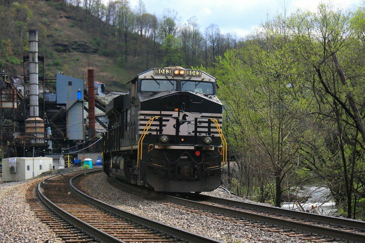 TrainPicsDaily's tweet image. NS 8043 brings up the rear of a 100 car long loaded coal drag. Unknown photographer and date. West Virginia