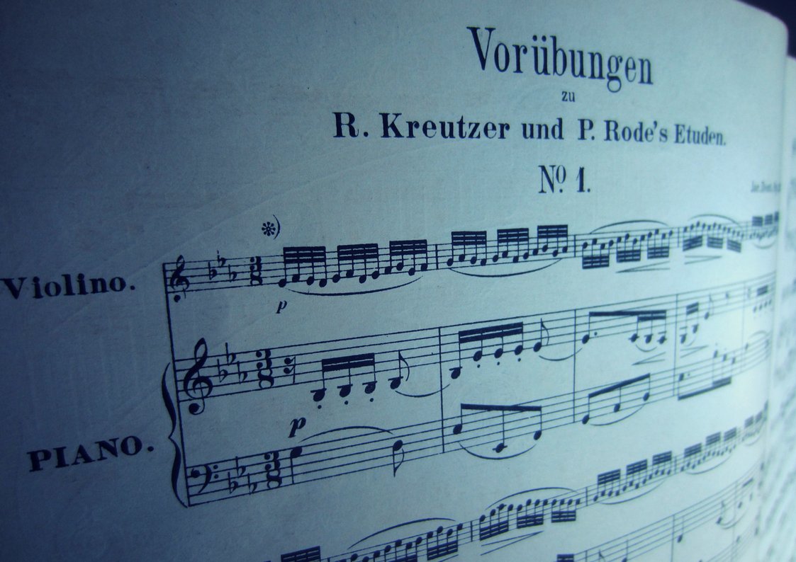 DuoKlier's tweet photo. Our first newsletter is on its way! It's been a term of hard work and we wanted to share with you what we've been up to. Everything on the link below, including a discount coupon for the Christmas season :)
#TwoViolins #Violin #Accompaniments #SheetMusic
https://t.co/xCyFs4xv5L https://t.co/uax38Lk1JA