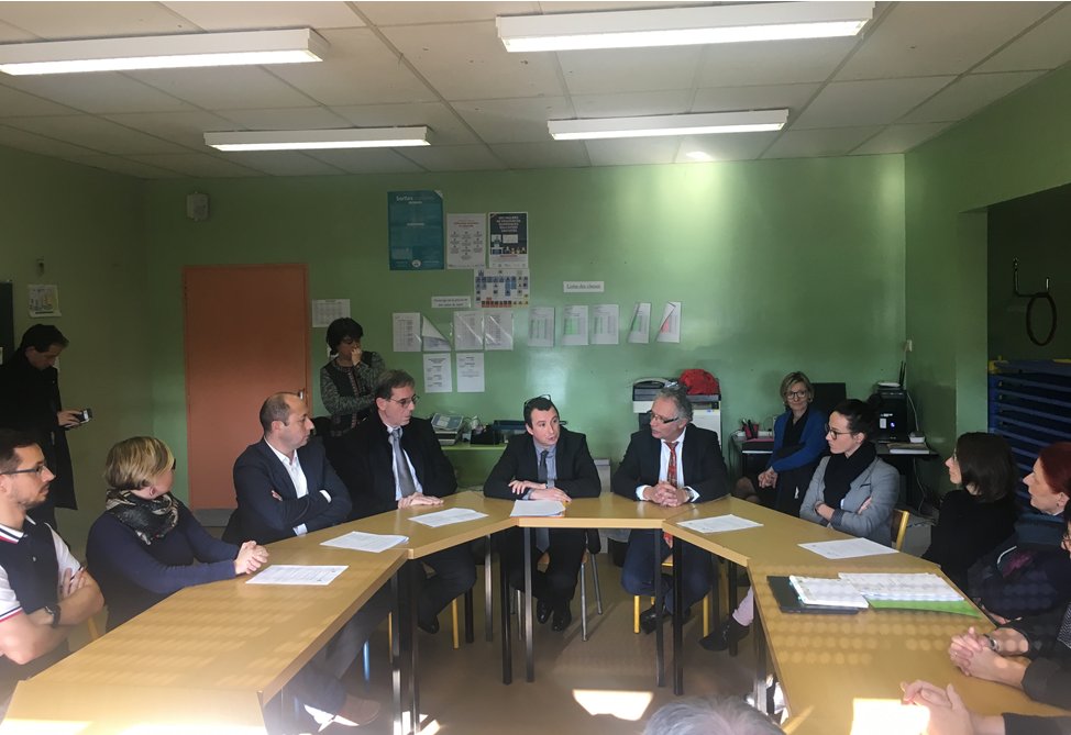 ars_pdl's tweet photo. Présentation du dispositif d'autorégulation en #Vendée déployé dans 2 écoles #Chantonnay #DompierresurYon
👉 #inclusion en milieu ordinaire des élèves #TSA
👉 diversification des parcours des élèves en situation de #handicap
👉 pour mieux répondre aux besoins de chaque enfant https://t.co/5BjNLXQrse