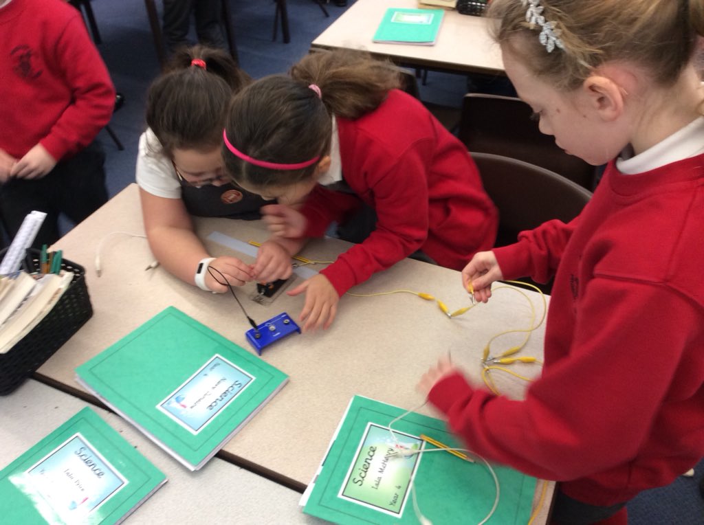FrodshamCE's tweet image. Y4 working hard during their science day making circuits and testing different materials! #sciencestars #scientists