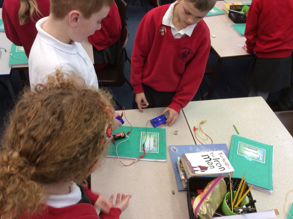 FrodshamCE's tweet image. Y4 working hard during their science day making circuits and testing different materials! #sciencestars #scientists