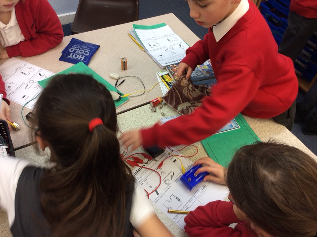 FrodshamCE's tweet image. Y4 working hard during their science day making circuits and testing different materials! #sciencestars #scientists