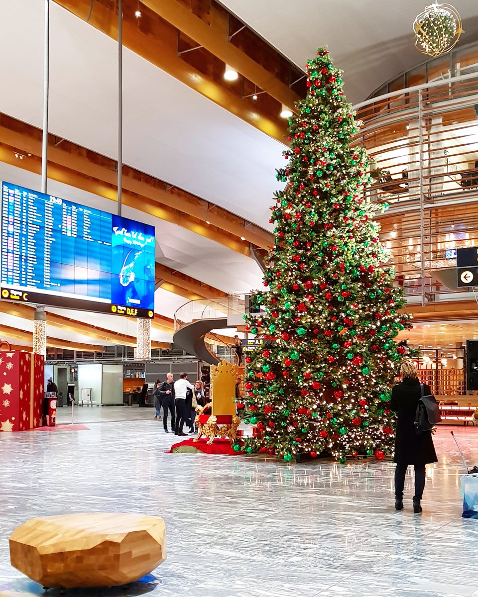 Christmas decorations at Oslo airport 🎅🌲❤
#OSL #VisitOslo #Norway