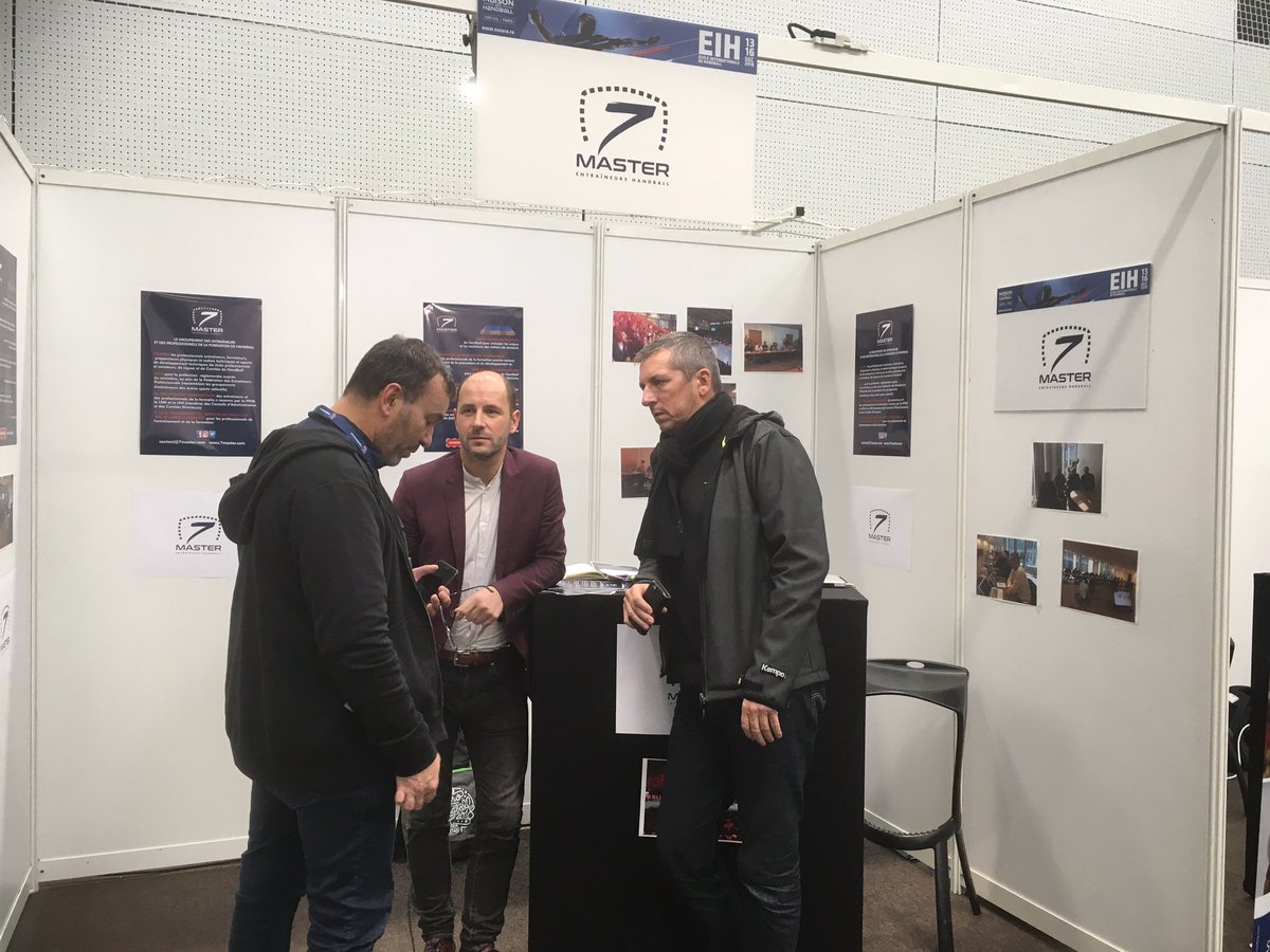 FlorenceSauval's tweet photo. École internationale d’entraîneurs, #maisonduhand, séance de Raúl González Gutierrez très participatif, #PSGhand, passage au stand #7master. Grande famille du hand réunie 👍 https://t.co/uJRwyxvdNl