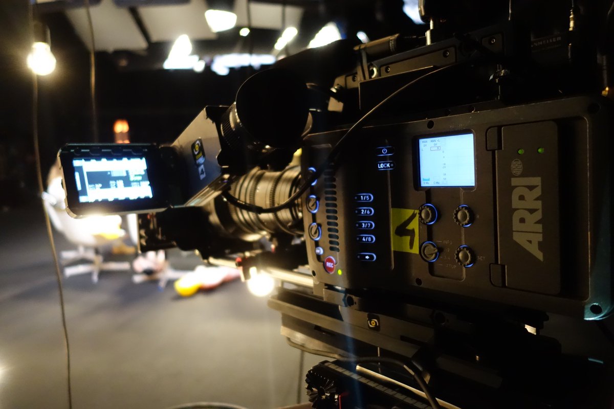Visualimpactfr's tweet photo. [BehindTheScenes] Visual Impact France en prestation pour une captation multi-caméras Arri AMIRA et Arri ALEXA MINI, objectifs Fujinon CABRIO 14-35, 19-900, 85-300 et 25-300. Une production Roger Films pour Canal +.
#VisualImpactFrance #BTS #BehindTheScenes #Arri https://t.co/zuRCIMcGzO