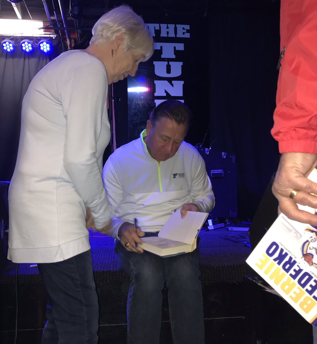mybluesnote's tweet photo. Amazing turnout last night at Brennan, Bernie, Book and Brews ! A very special thank you to @charliekmox and @KMOX for putting the event together and @KirkwoodStation for hosting. Lots of Federko fans went home with a copy of @mybluesnote ! #stlblues https://t.co/dang4qHpll