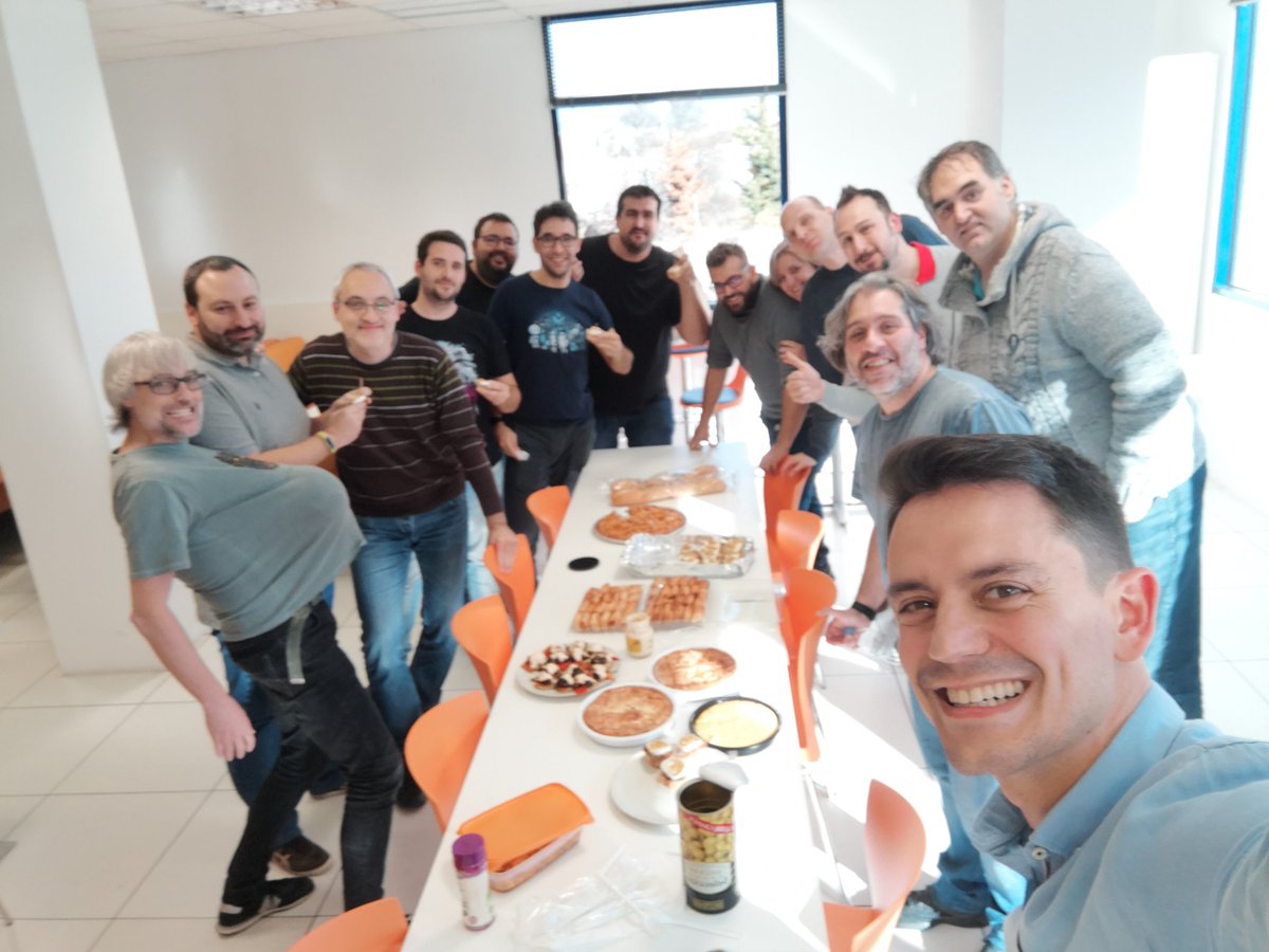 antoniodfr's tweet photo. Terminamos la semana con una sesión de tapas en @atSistemas, como previo a nuestra cena de Navidad de esta noche! https://t.co/YAtAfAFC1W