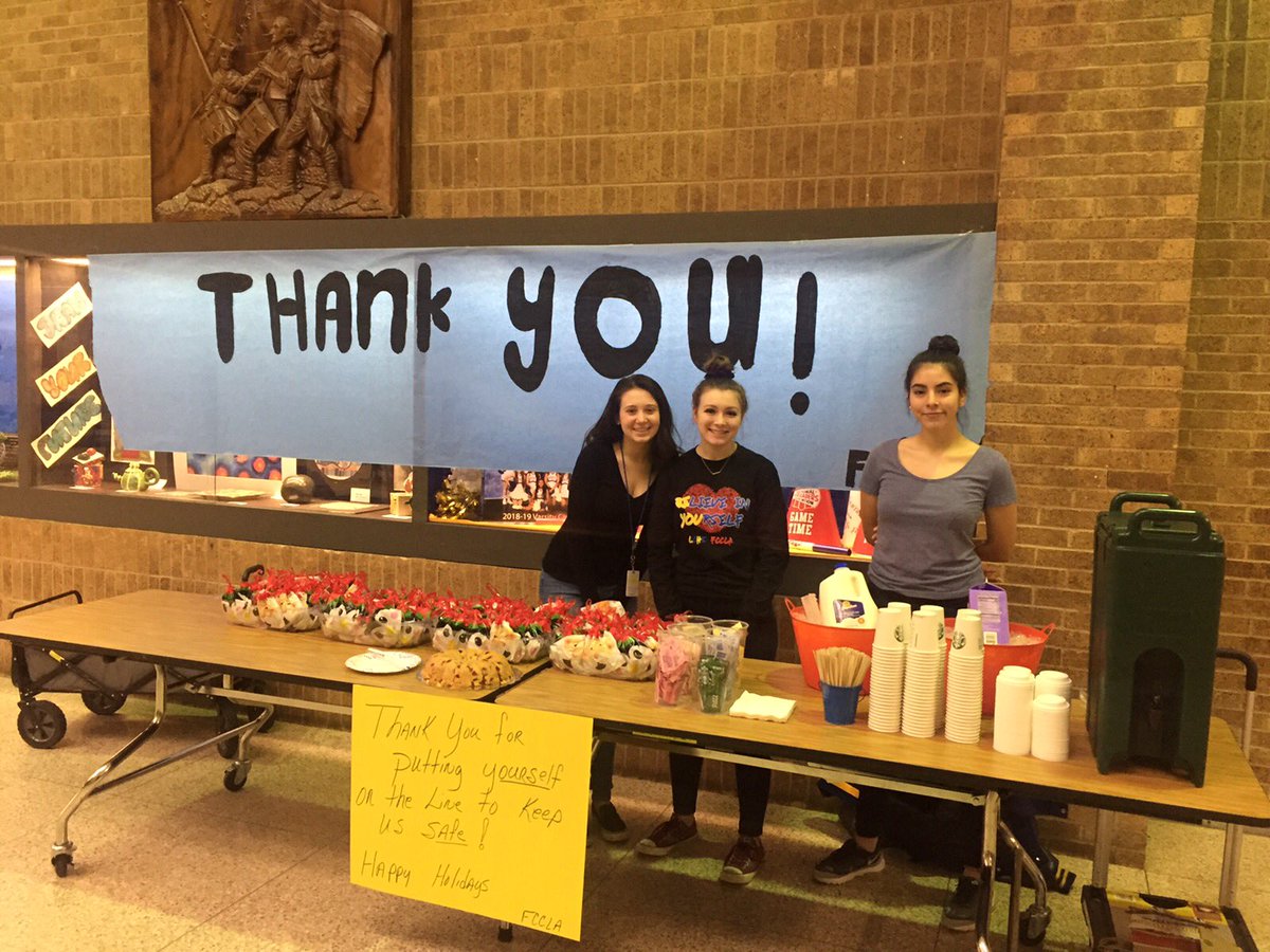 Lakeview Centennial H.S. students are ready to show their appreciation to our officers with cookies &amp; coffee! Thank you LCHS! <a href="/LCHS_Patriots/">Lakeview Centennial Patriots 🎓</a>