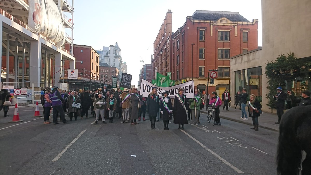 thesteampunkbee's tweet photo. Today we are with The Pankhurst Trust assisting with the unveiling of the Emmeline Pankhurst statue. Thank you for inviting us along! #10thDayofChristmas #TeamBrowneJacobson #OurEmmeline https://t.co/rdvNuy748Q