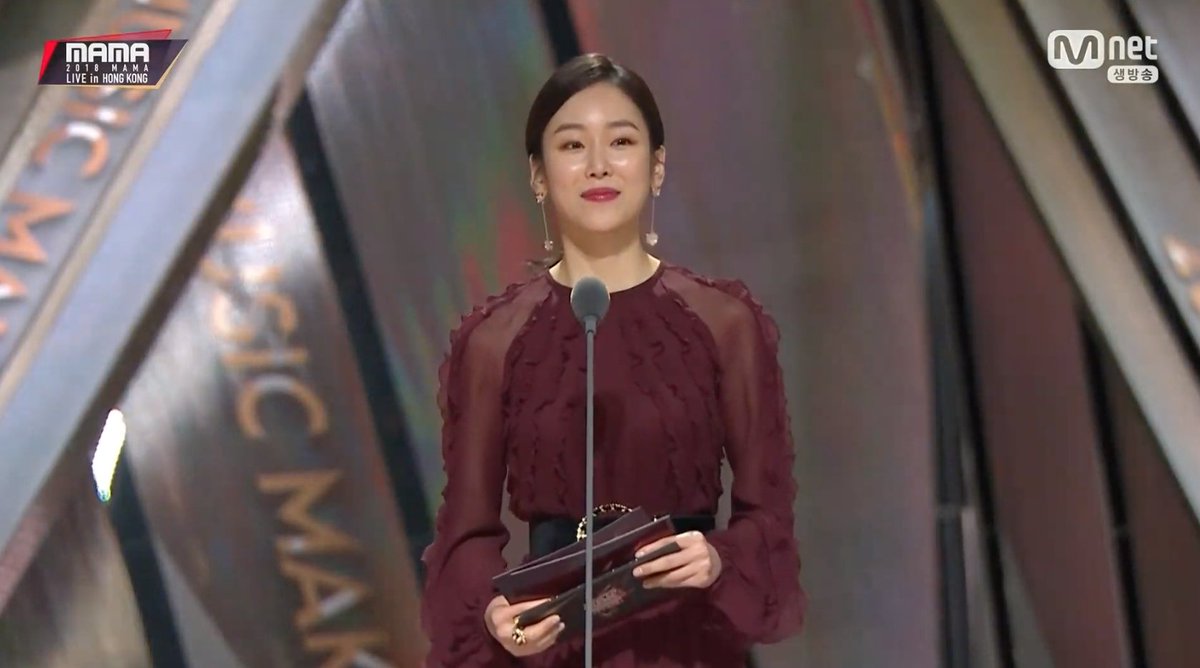 theseoulstory's tweet photo. [#2018MAMA in HONG KONG] Seo Hyun Jin so gorgeous~ 💕 She was surprised that many people screamed after she introduced herself. So cute 😁 https://t.co/KD58Tah2oH