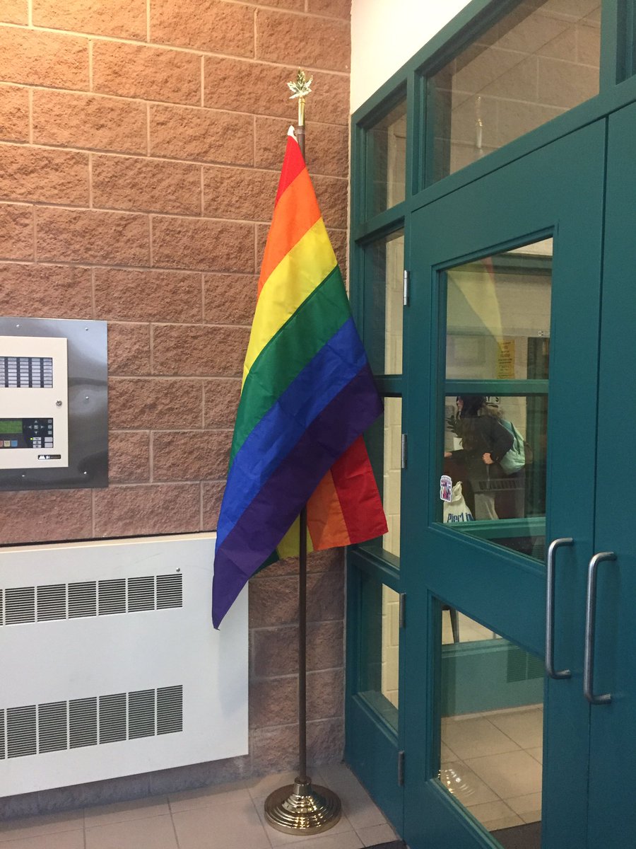 MackeracherMary's tweet photo. Celebrating inclusion at Ventura Park. Everyone is welcome. https://t.co/VHZ9iUjNO8