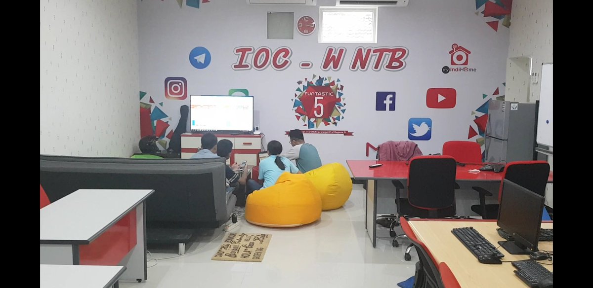 #TelkomFuntastic5 #BRIGHTTR5 #NTBTREG5 (Witel NTB) (Working Space) Suasana Working space IOC Witel NTB <a href="/parwi66/">Parwi</a> <a href="/_funtastic5_/">Funtastic5 TR5</a>