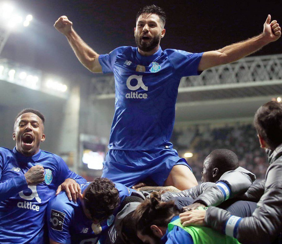 Brasileiros brilhando na Liga dos Campeões! Dos 16 times classificados, 15 contam com jogadores do país. Veja um resumo da participação >> http://bit.ly/2A0i9Xe