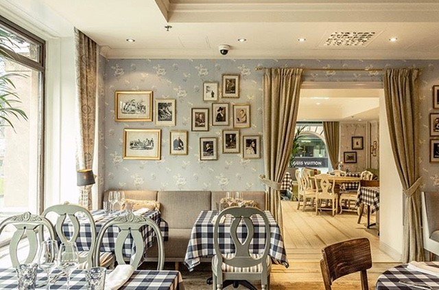 Pinto_Design's tweet image. Ravintola Strindberg sai arvoisensa lisäosan, jossa näkyy myös Pinto Designin ja  Pinto Pron kädenjälki. Ravintolaan mahtuu nyt enemmän asiakkaita ja  sieltä löytyy erikseen varattava, kauan toivottu kabinettitila. #PintoDesign #PintoPro #tilasuunnittelu #ravintolastrindberg