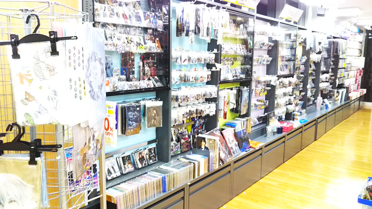 ブックオフ新宿駅西口店 アニメ館 セール情報 明日15日からのセールでは ショーケース内のアニメグッズや2 5次元グッズ ヒプノシスマイク あんさんぶるスターズ 等のグッズが対象となっております 是非ご来店くださいませ ブックオフ新宿駅